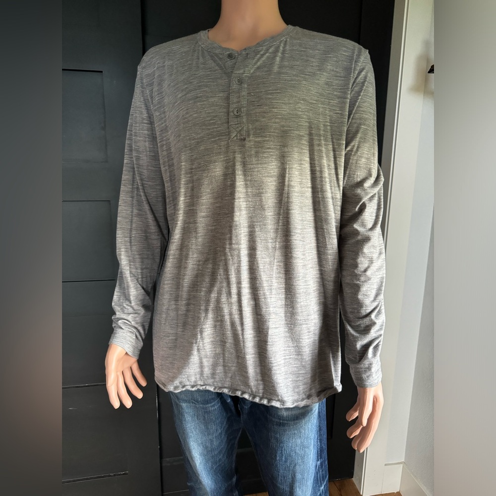 Taylor Stitch Merino Wool Base layer Henley 46 XXL in heather grey.